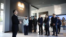 人生就是博集团金海丰先生做外商企业做解说决